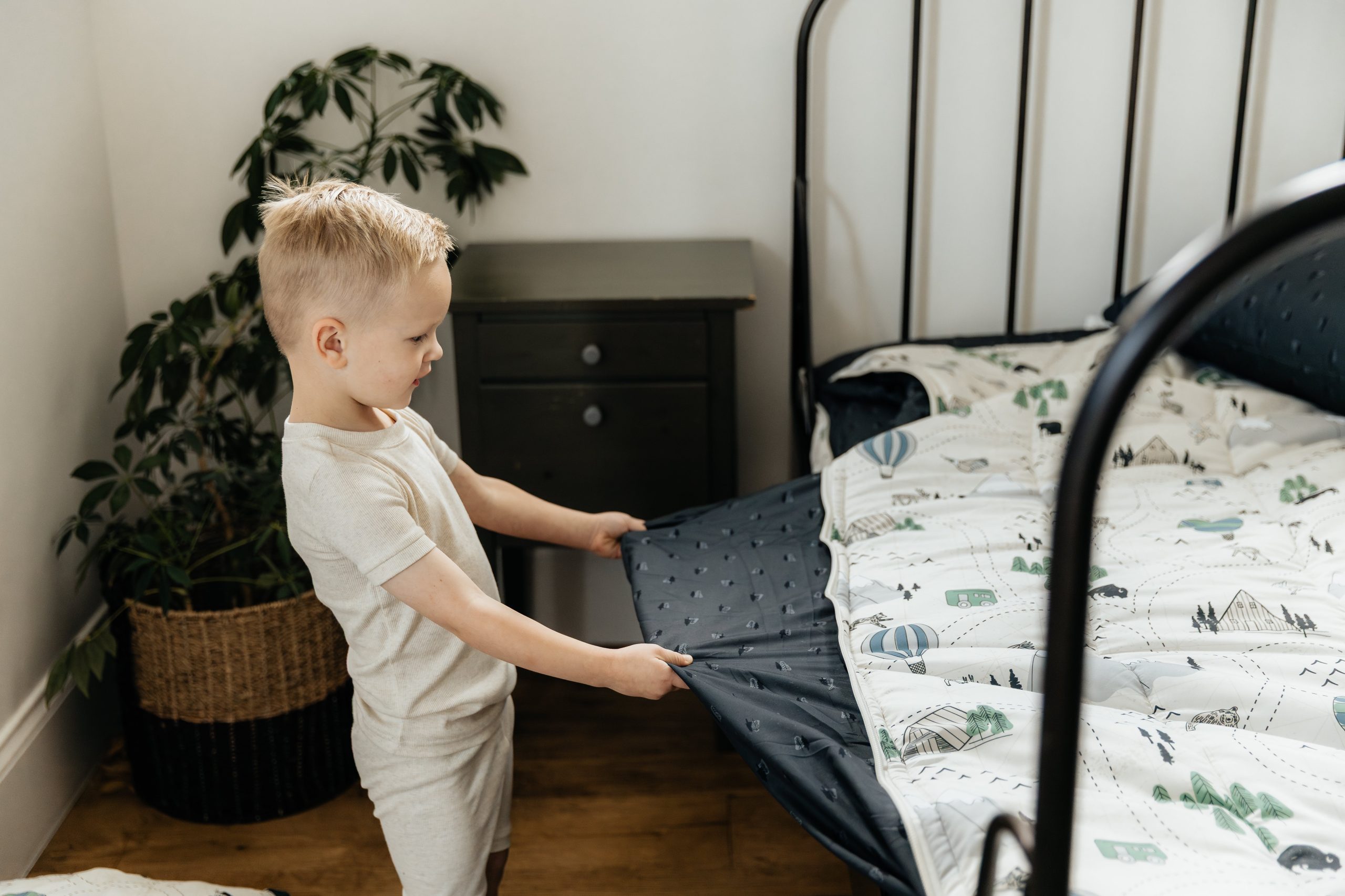 Adventure Awaits Zipper Bedding - Image 4
