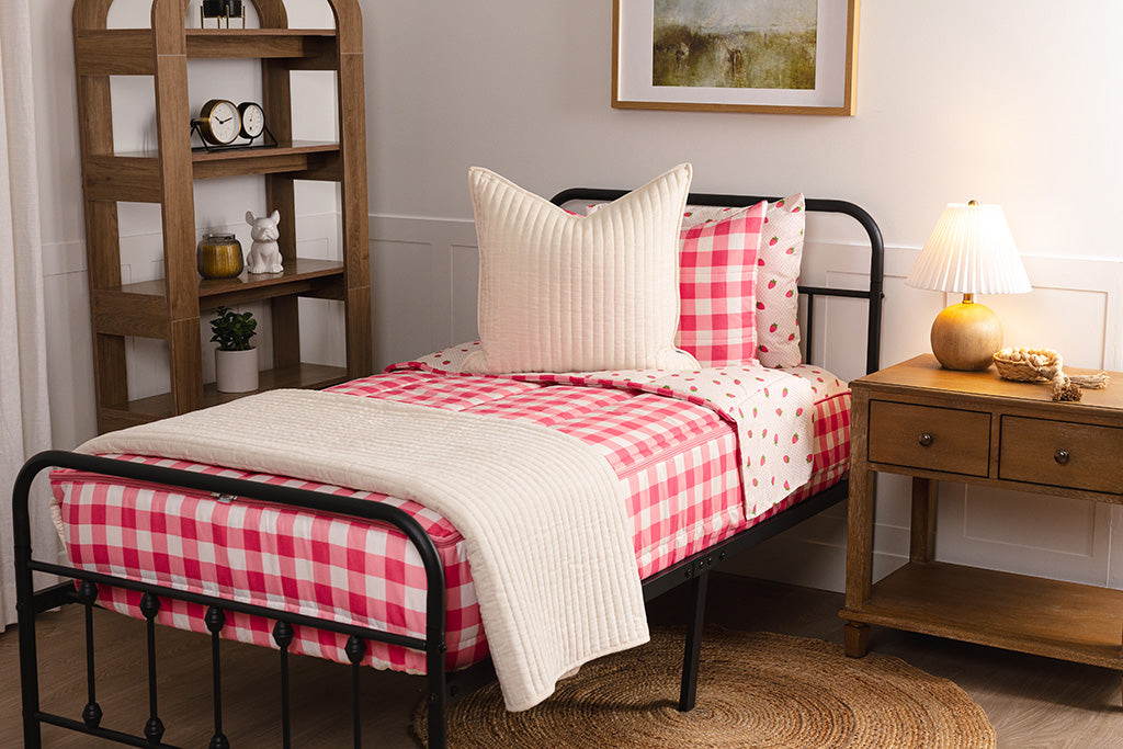 Strawberry Fields Zipper Bedding - Image 9